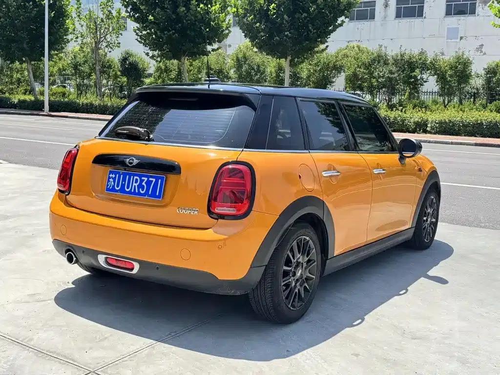 2016 MINI 1.5T COOPER SEVEN 5-Door — миниатюра 4