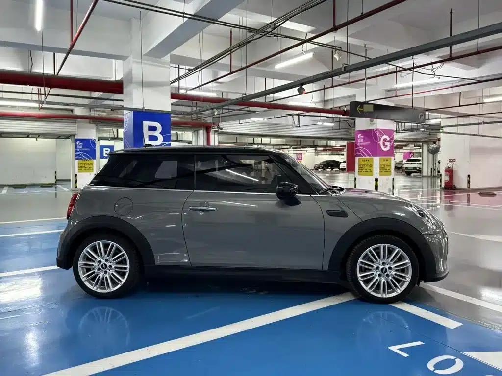 MINI 2022 Facelift 1.5T COOPER Classic — миниатюра 2