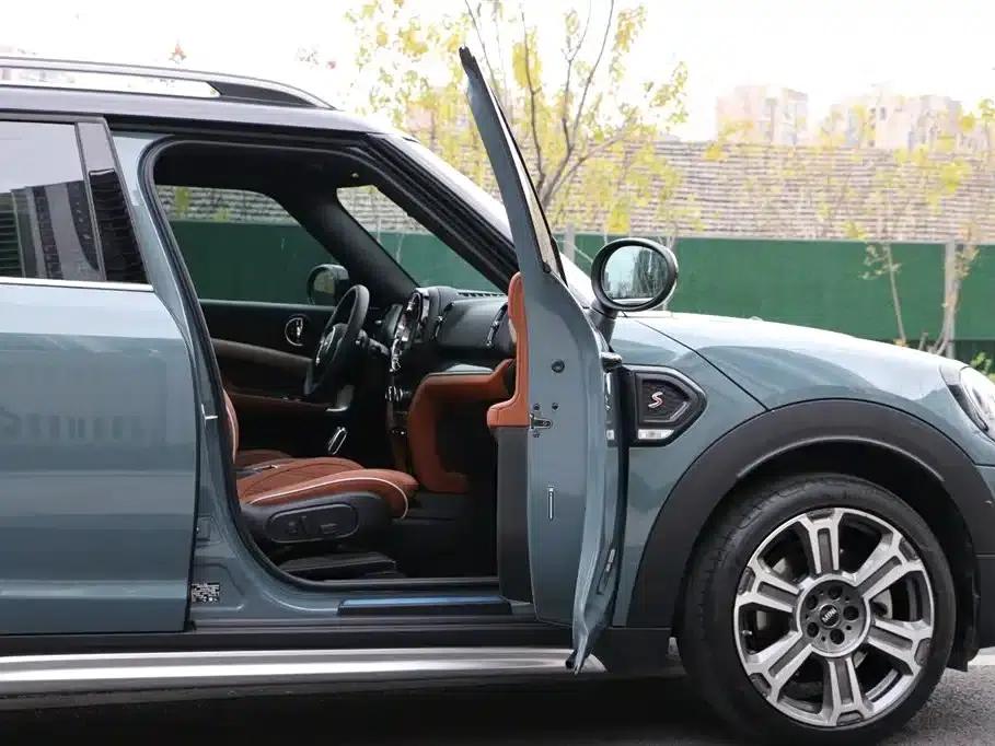 2023 MINI COUNTRYMAN Facelift 2.0T COOPER S ALL4 Connoisseur — миниатюра 18