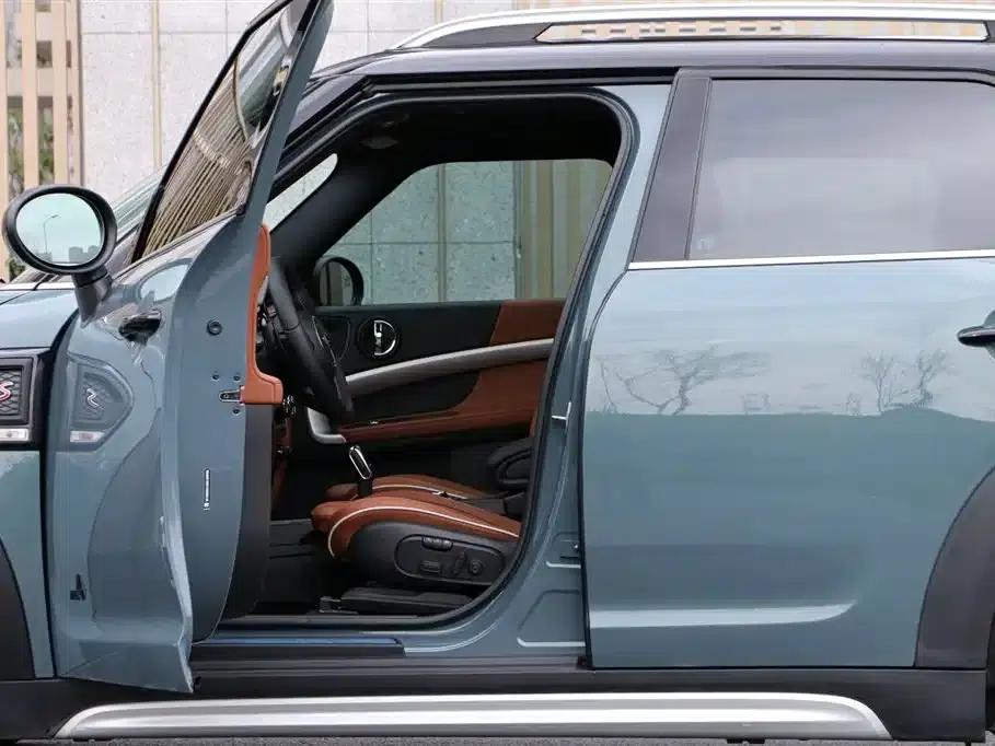 2023 MINI COUNTRYMAN Facelift 2.0T COOPER S ALL4 Connoisseur — миниатюра 20