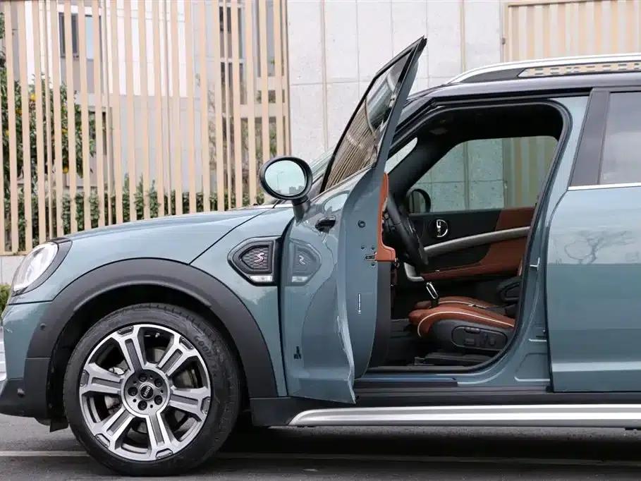 2023 MINI COUNTRYMAN Facelift 2.0T COOPER S ALL4 Connoisseur — миниатюра 21