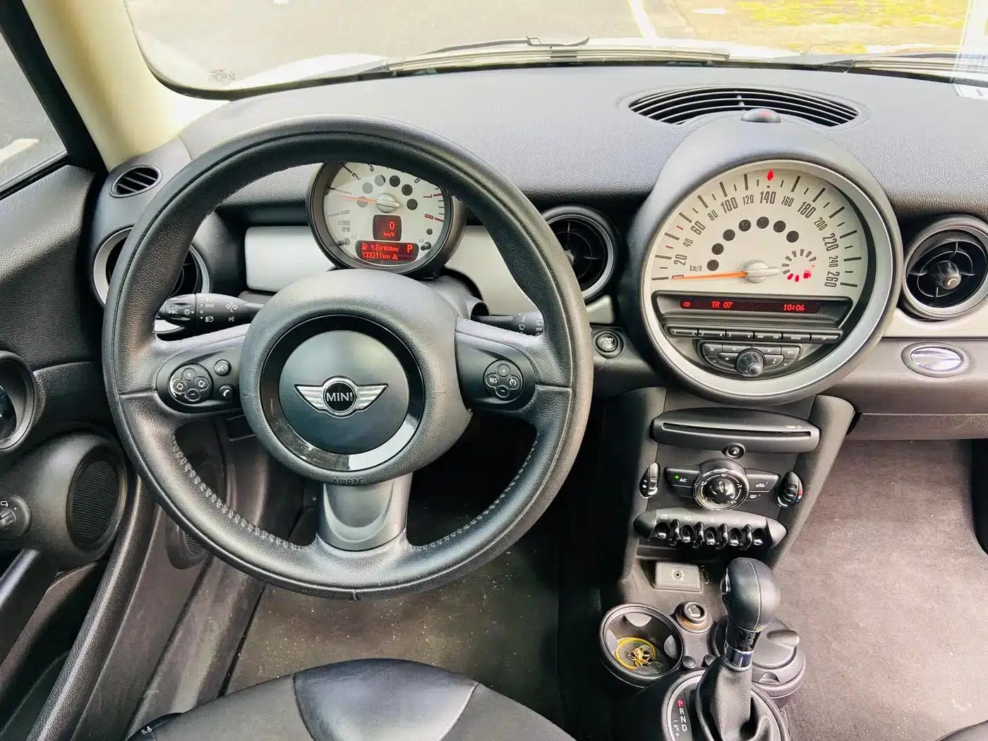 2011 MINI CLUBMAN 1.6L COOPER Fun — миниатюра 8