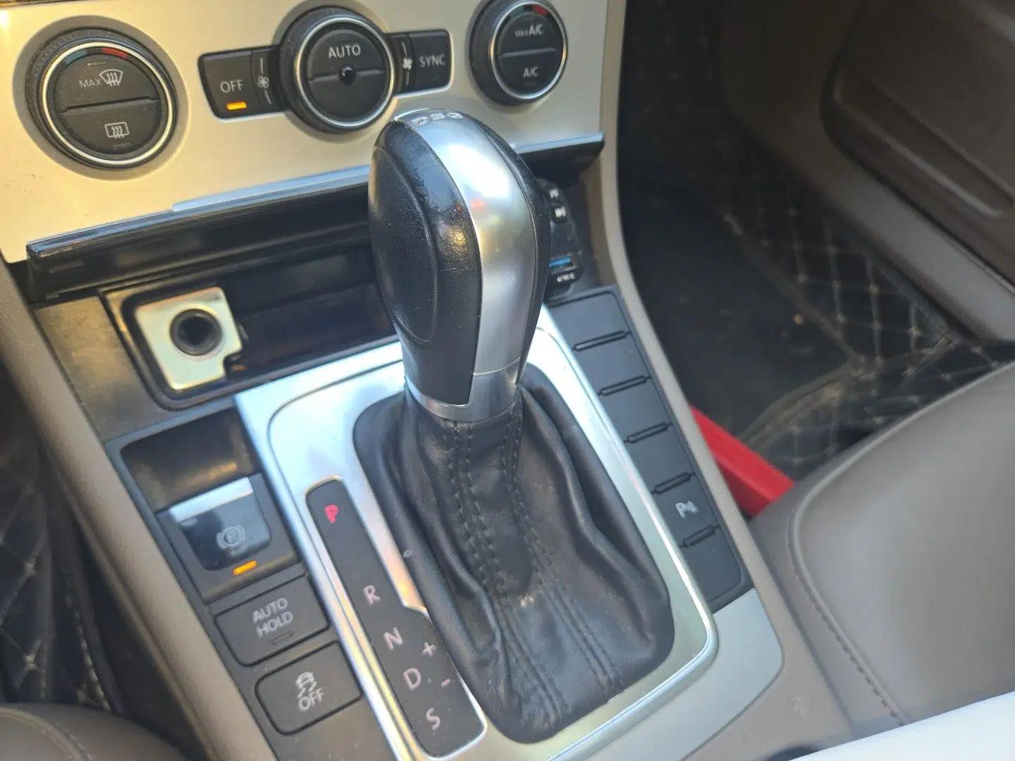 Volkswagen Magotan 2015 1.8TSI Luxury Model — миниатюра 14