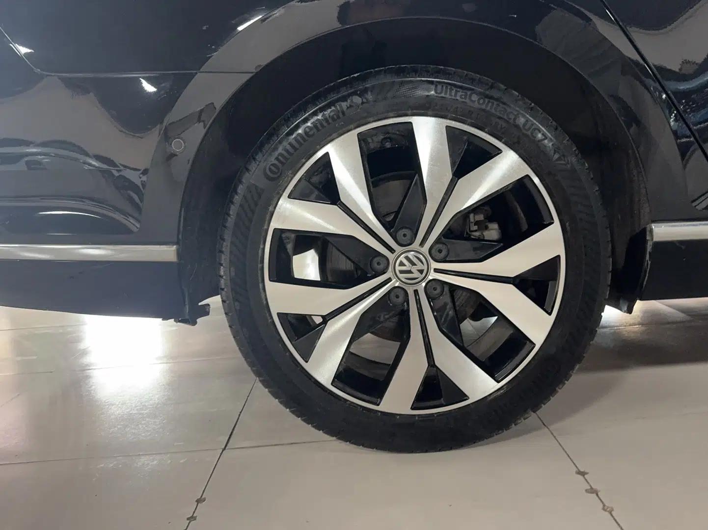 Volkswagen Magotan 2018 330TSI DSG Luxury Model — миниатюра 13