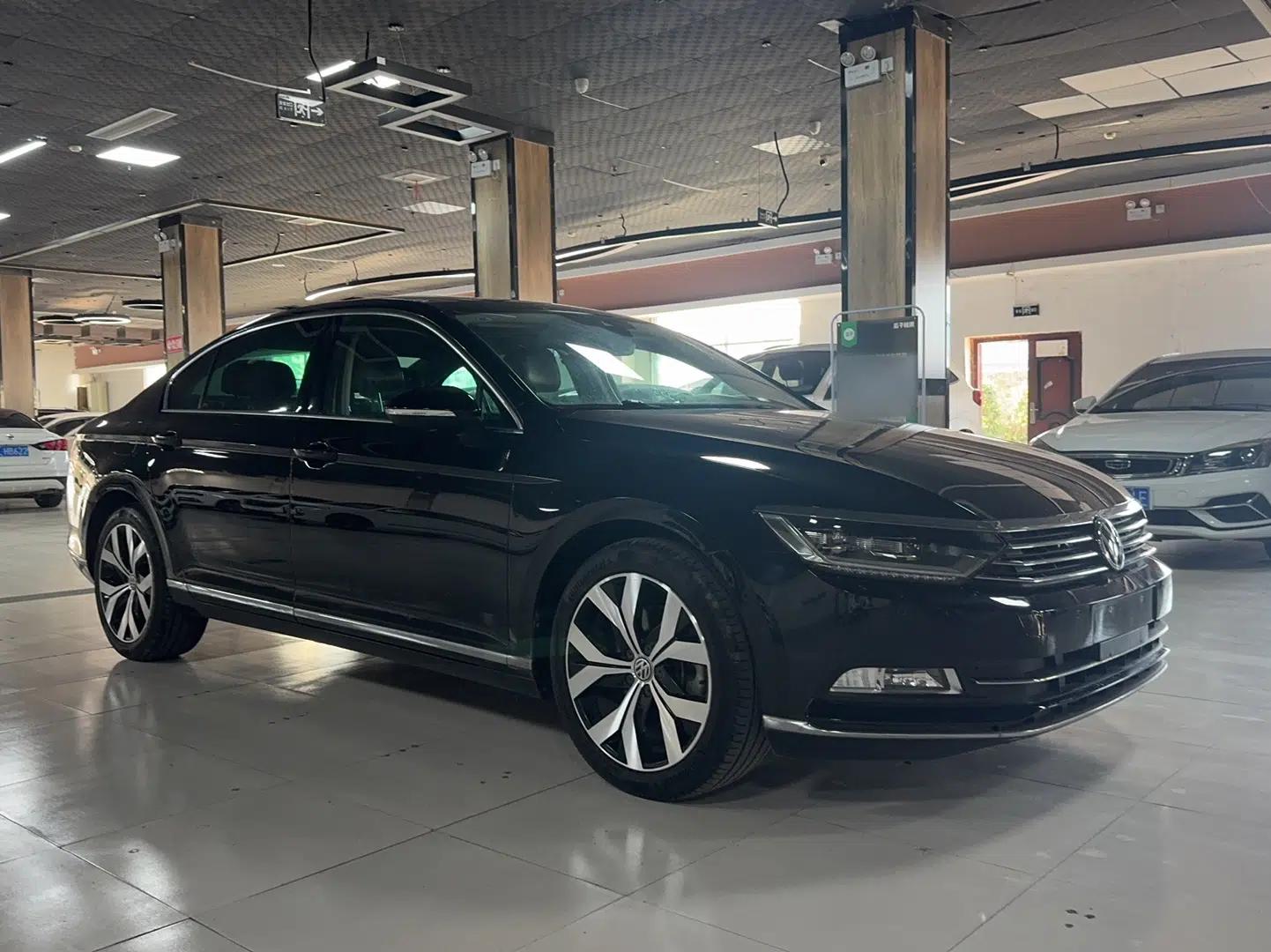 Volkswagen Magotan 2018 330TSI DSG Luxury Model — миниатюра 6