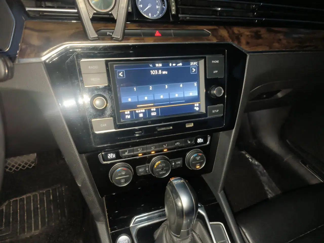 Volkswagen Magotan 2018 Facelift 330TSI DSG Luxury Model — миниатюра 13