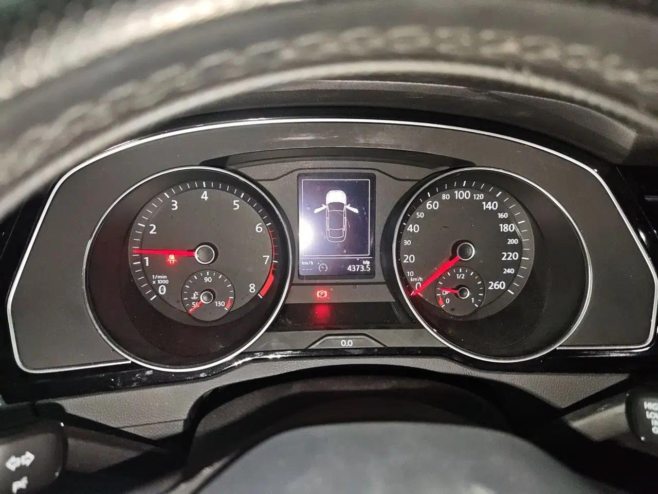 Volkswagen Magotan 2021 330TSI DSG 30th Anniversary Edition — миниатюра 11