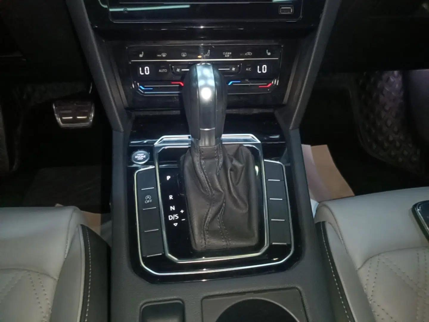 Volkswagen Magotan 2023 2 Million Units Limited Edition 330TSI DSG Leading Version — миниатюра 16