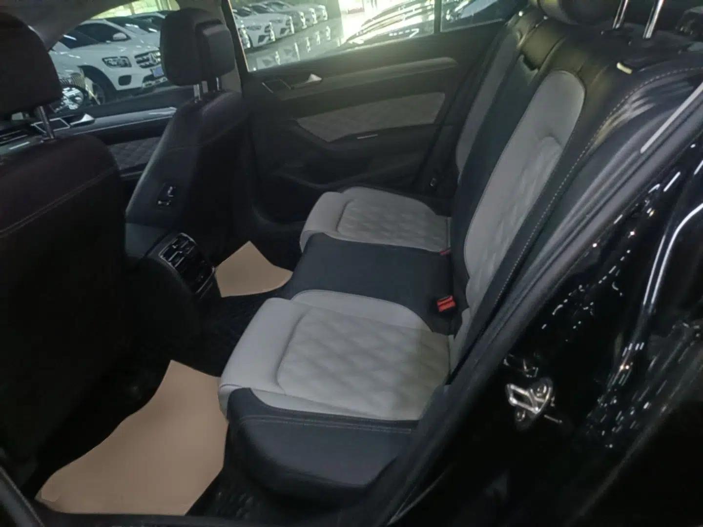 Volkswagen Magotan 2023 2 Million Units Limited Edition 330TSI DSG Leading Version — миниатюра 20