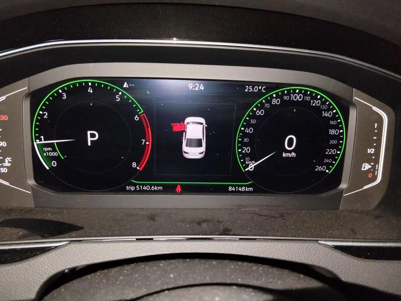 Volkswagen Magotan 2023 2 Million Units Commemorative Edition 330TSI DSG Luxury Version — миниатюра 11