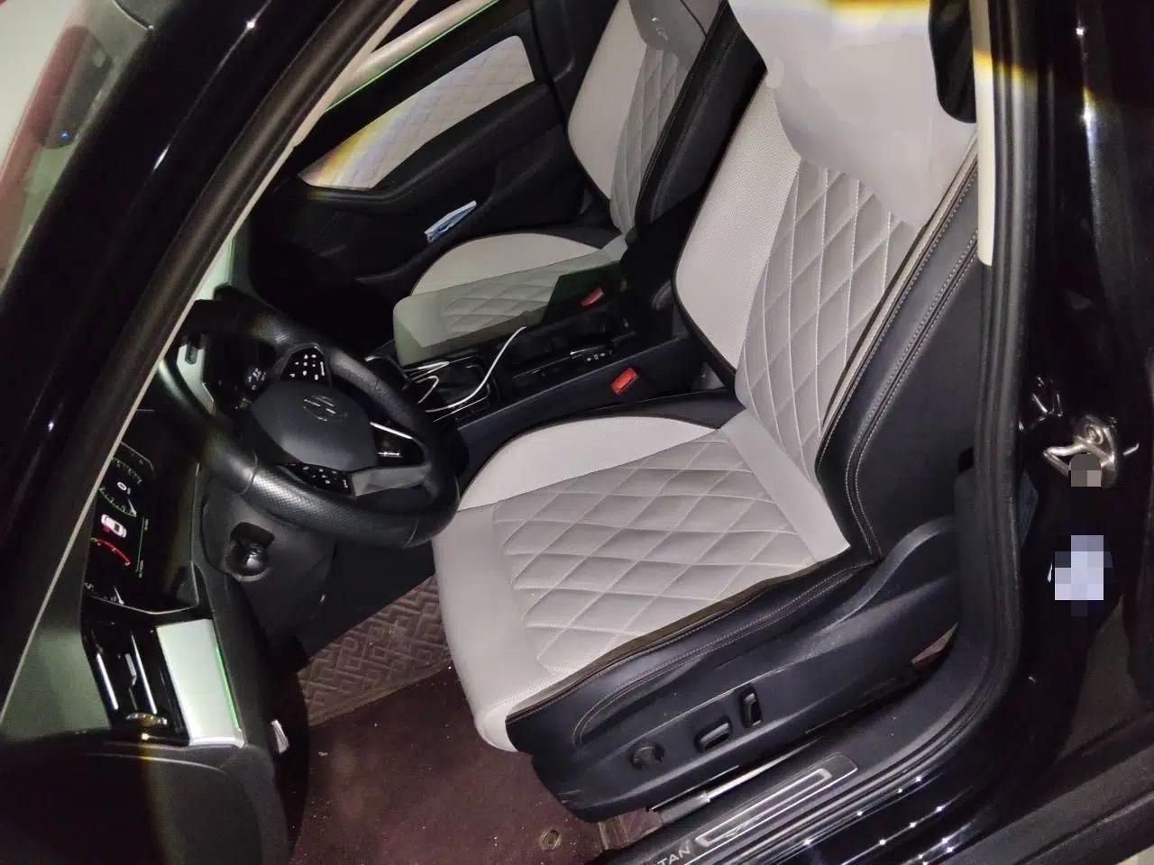 Volkswagen Magotan 2023 2 Million Units Commemorative Edition 330TSI DSG Luxury Version — миниатюра 15