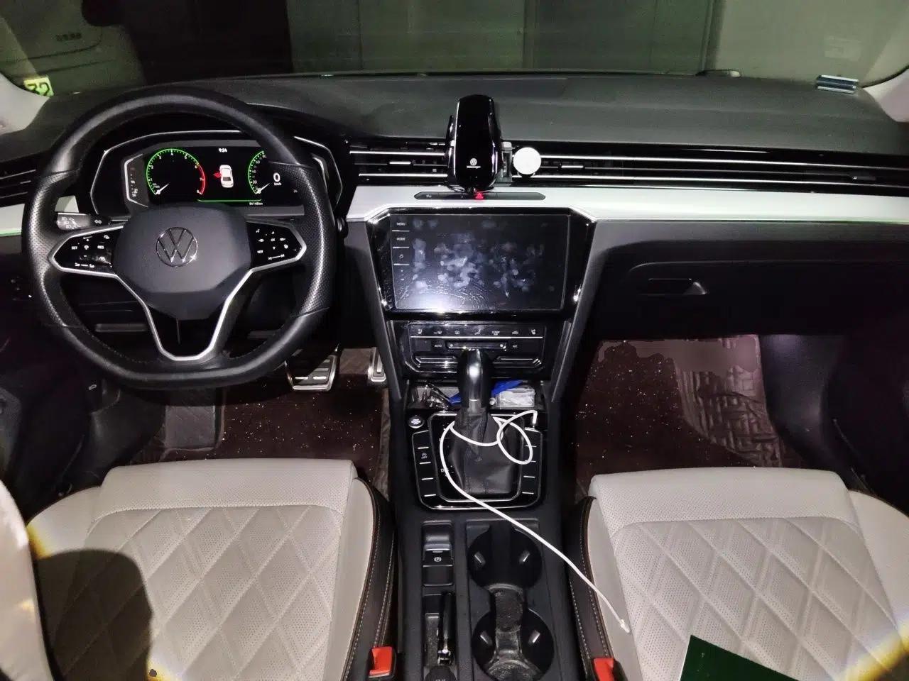 Volkswagen Magotan 2023 2 Million Units Commemorative Edition 330TSI DSG Luxury Version — миниатюра 9
