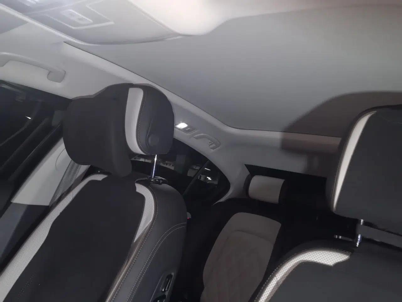 Volkswagen Magotan 2023 2 Million Units Commemorative Edition 330TSI DSG Luxury Version — миниатюра 18
