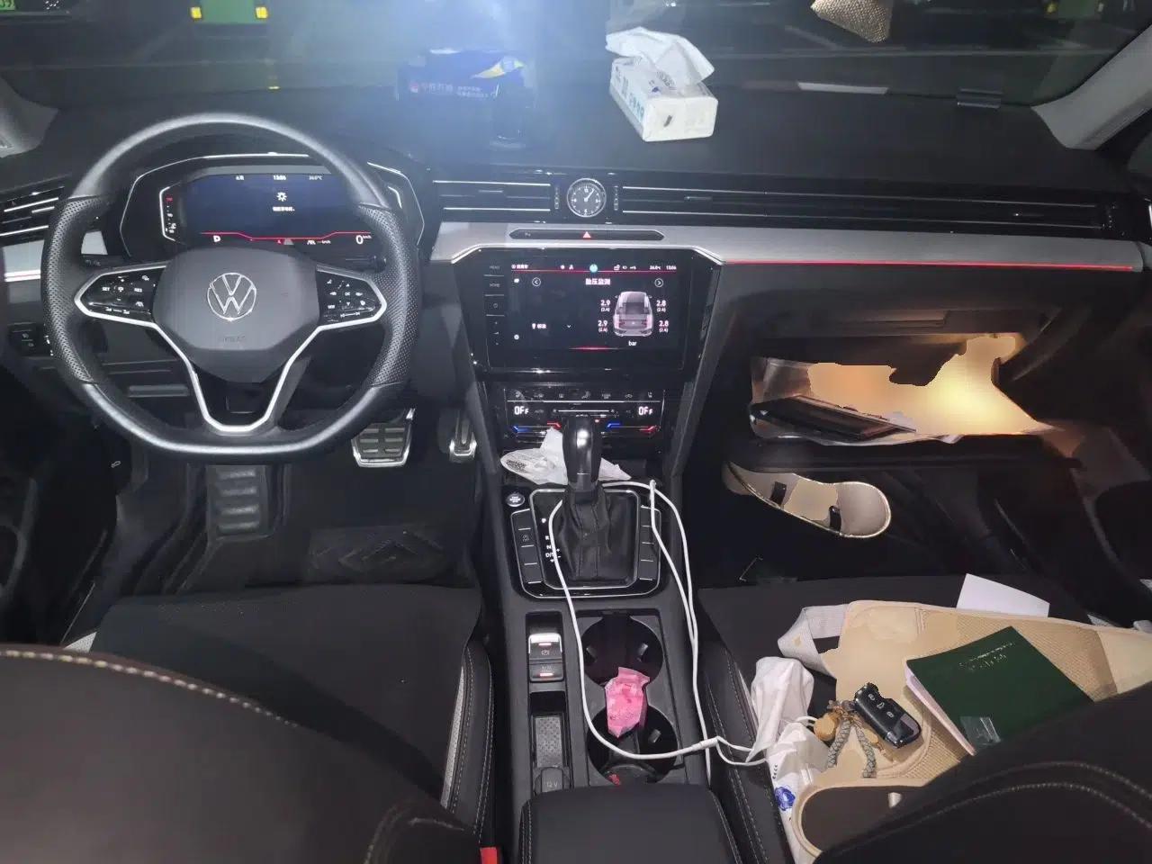 Volkswagen Magotan 2023 2 Million Units Commemorative Edition 330TSI DSG Luxury Version — миниатюра 9