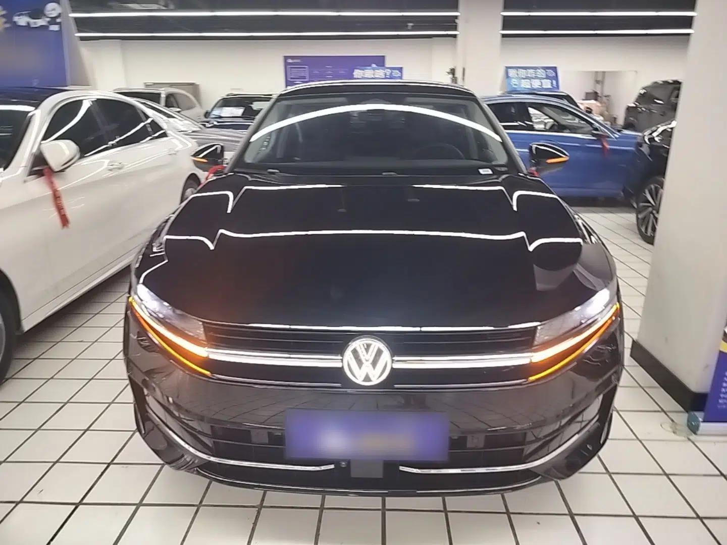 Volkswagen Magotan 2024 300TSI DSG Prestige Edition—A Real Eye-Catcher — миниатюра 2