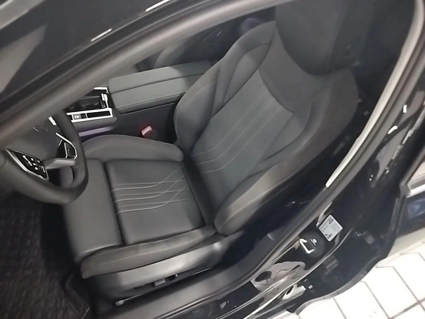 Volkswagen Magotan 2024 300TSI DSG Prestige Edition—A Real Eye-Catcher — миниатюра 17