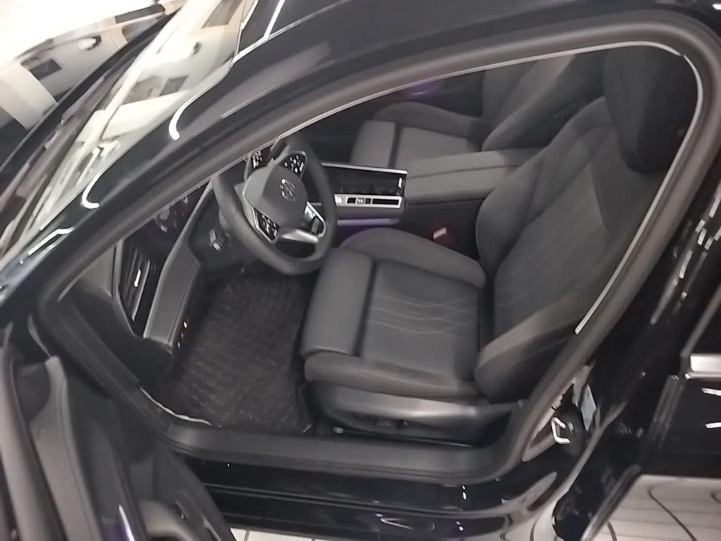Volkswagen Magotan 2024 300TSI DSG Prestige Edition—A Real Eye-Catcher — миниатюра 18