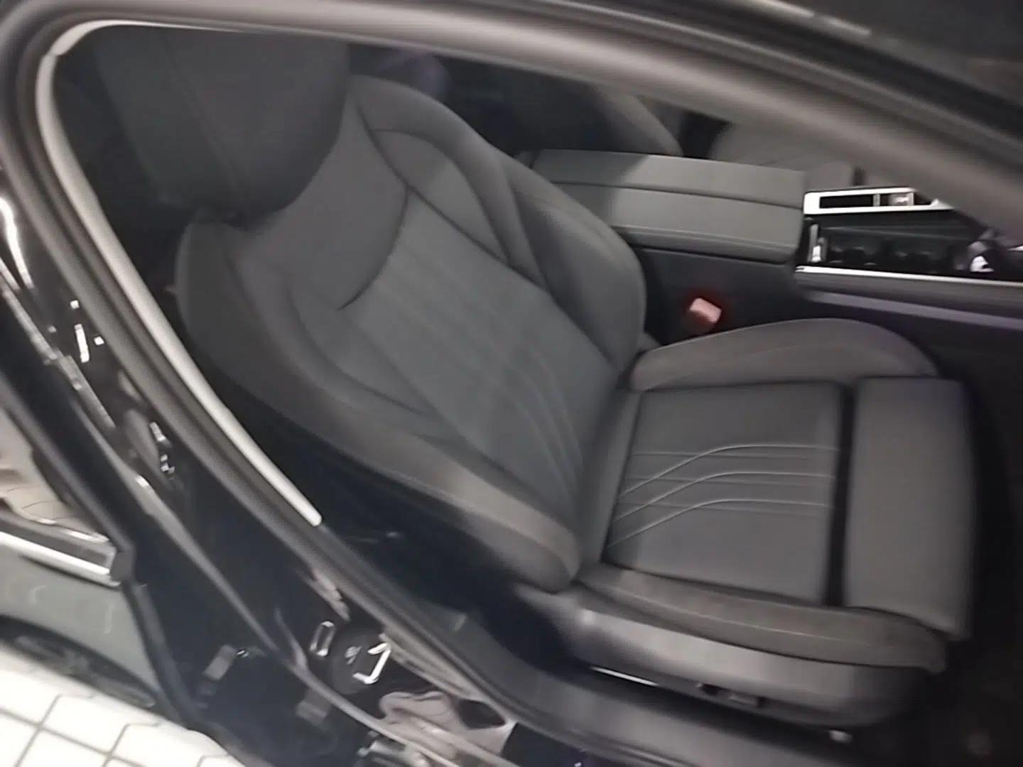 Volkswagen Magotan 2024 300TSI DSG Prestige Edition—A Real Eye-Catcher — миниатюра 19