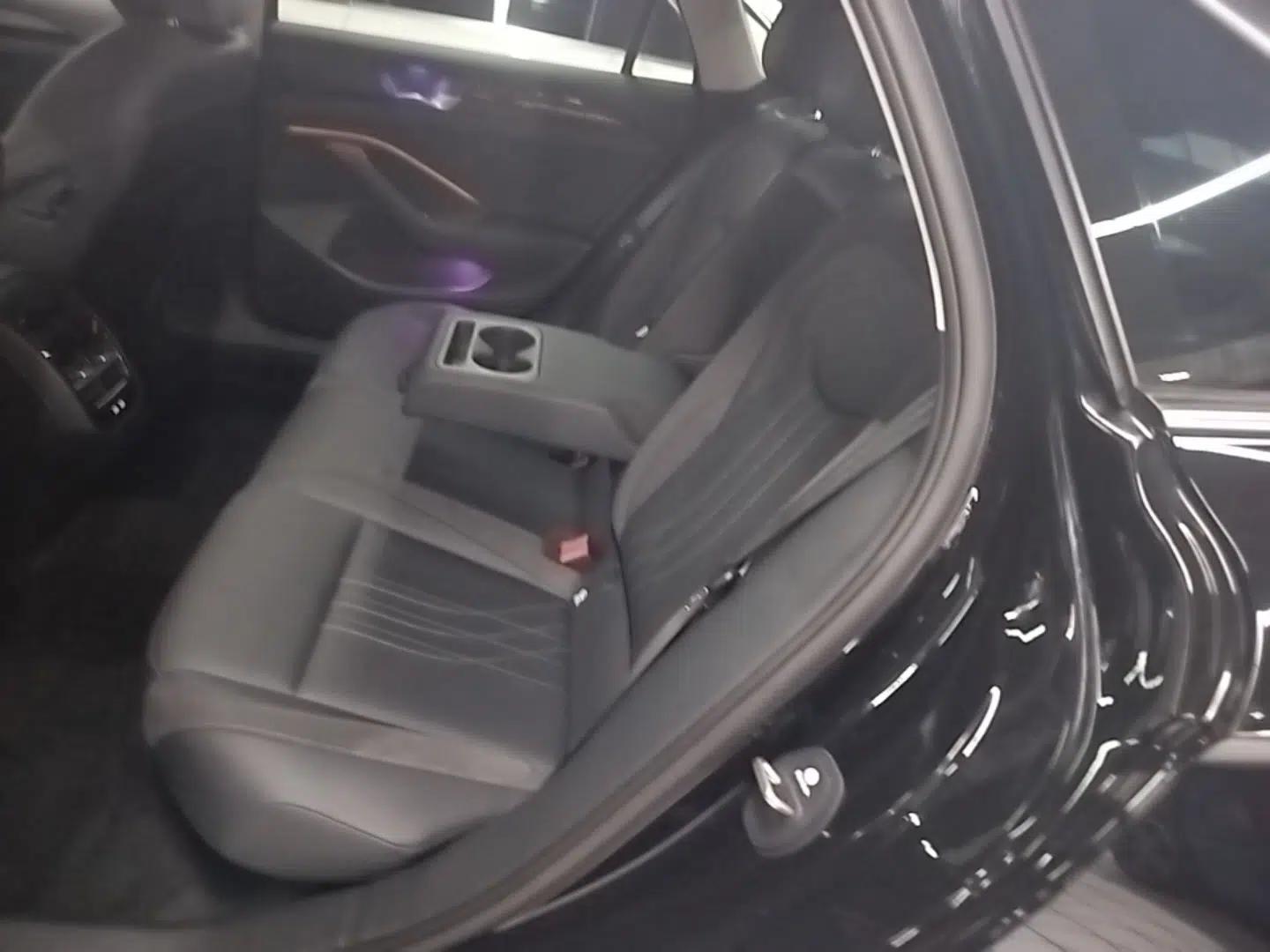 Volkswagen Magotan 2024 300TSI DSG Prestige Edition—A Real Eye-Catcher — миниатюра 20