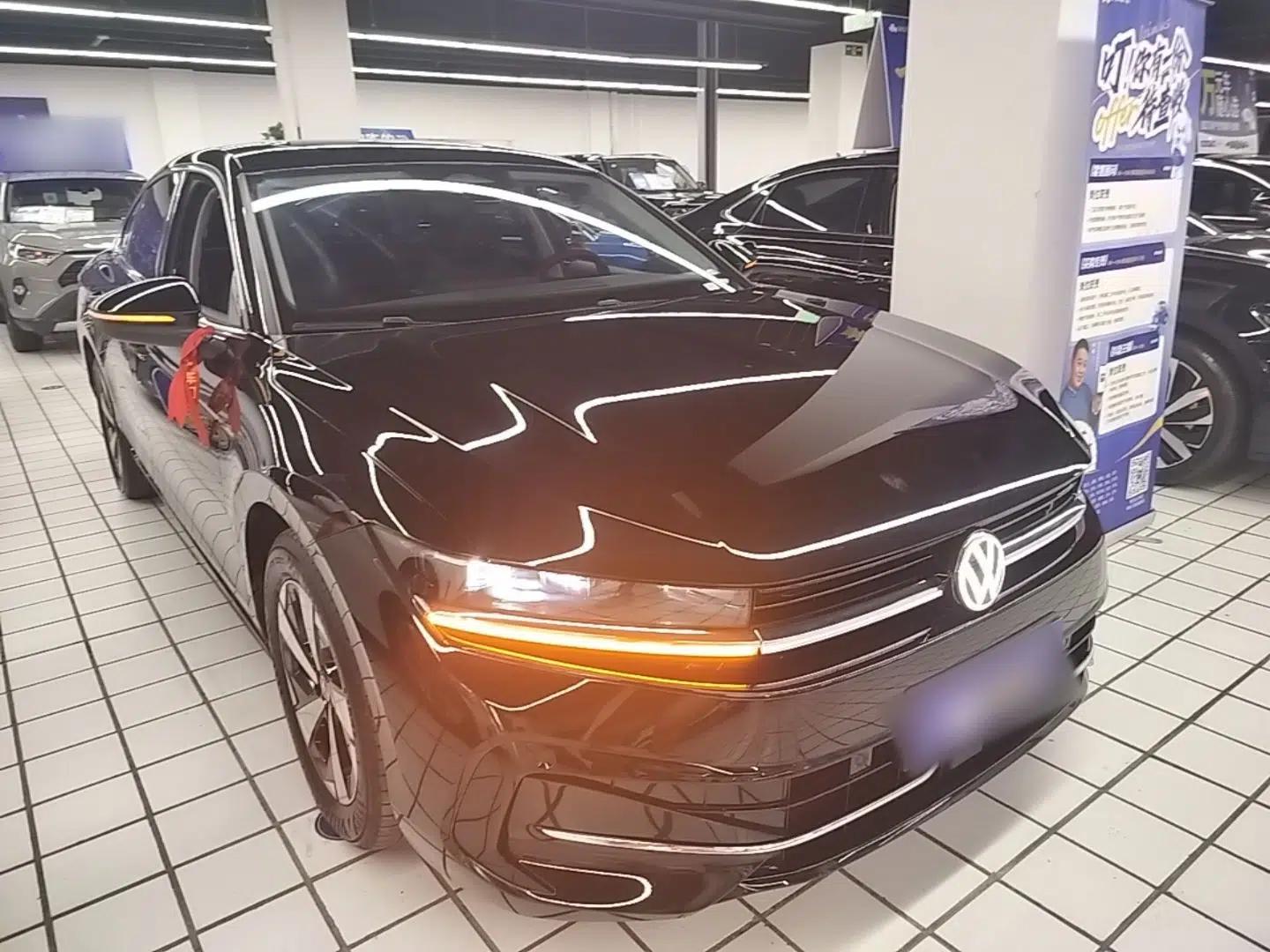 Volkswagen Magotan 2024 300TSI DSG Prestige Edition—A Real Eye-Catcher — миниатюра 3