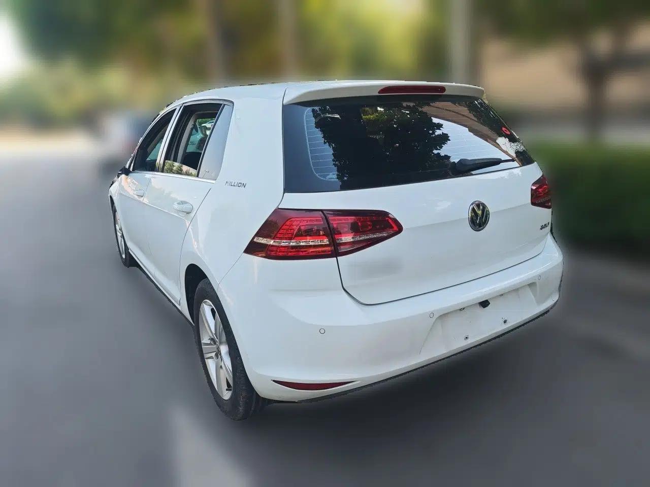 Volkswagen Golf 2017 1.6L Automatic Comfort Million-Vehicle Anniversary Edition — миниатюра 4