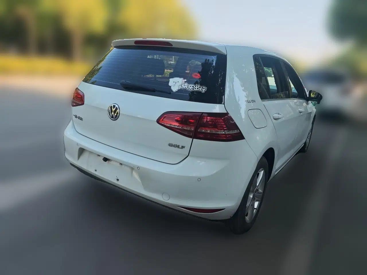 Volkswagen Golf 2017 1.6L Automatic Comfort Million-Vehicle Anniversary Edition — миниатюра 6