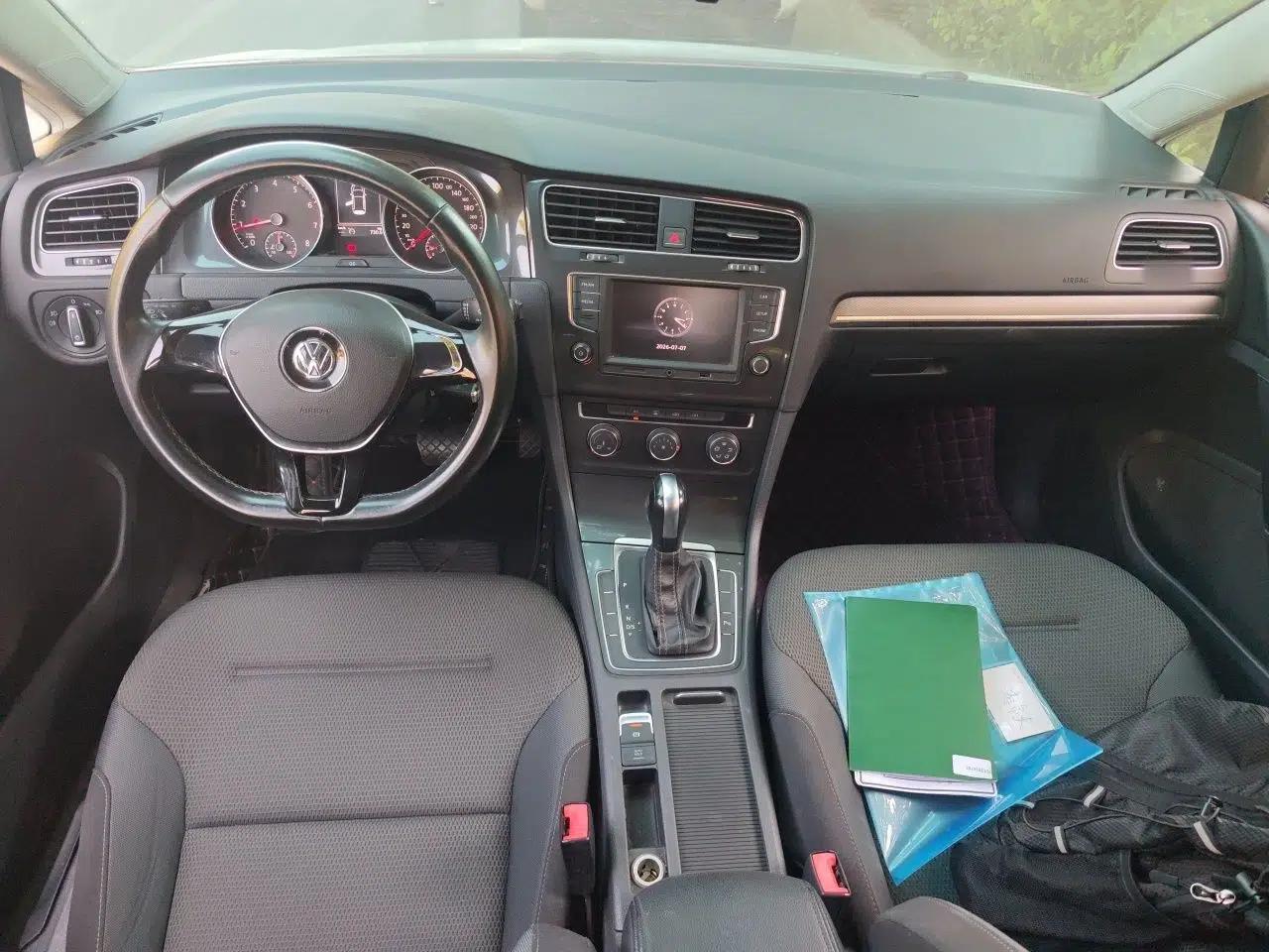 Volkswagen Golf 2017 1.6L Automatic Comfort Million-Vehicle Anniversary Edition — миниатюра 9