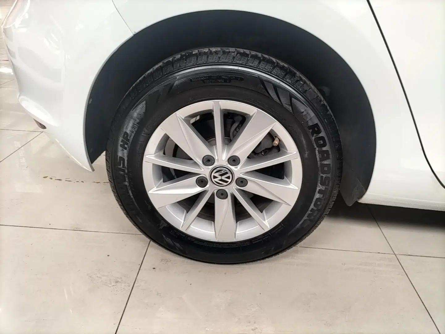 Volkswagen Golf 2016 1.6L Automatic Fashion Model — миниатюра 11
