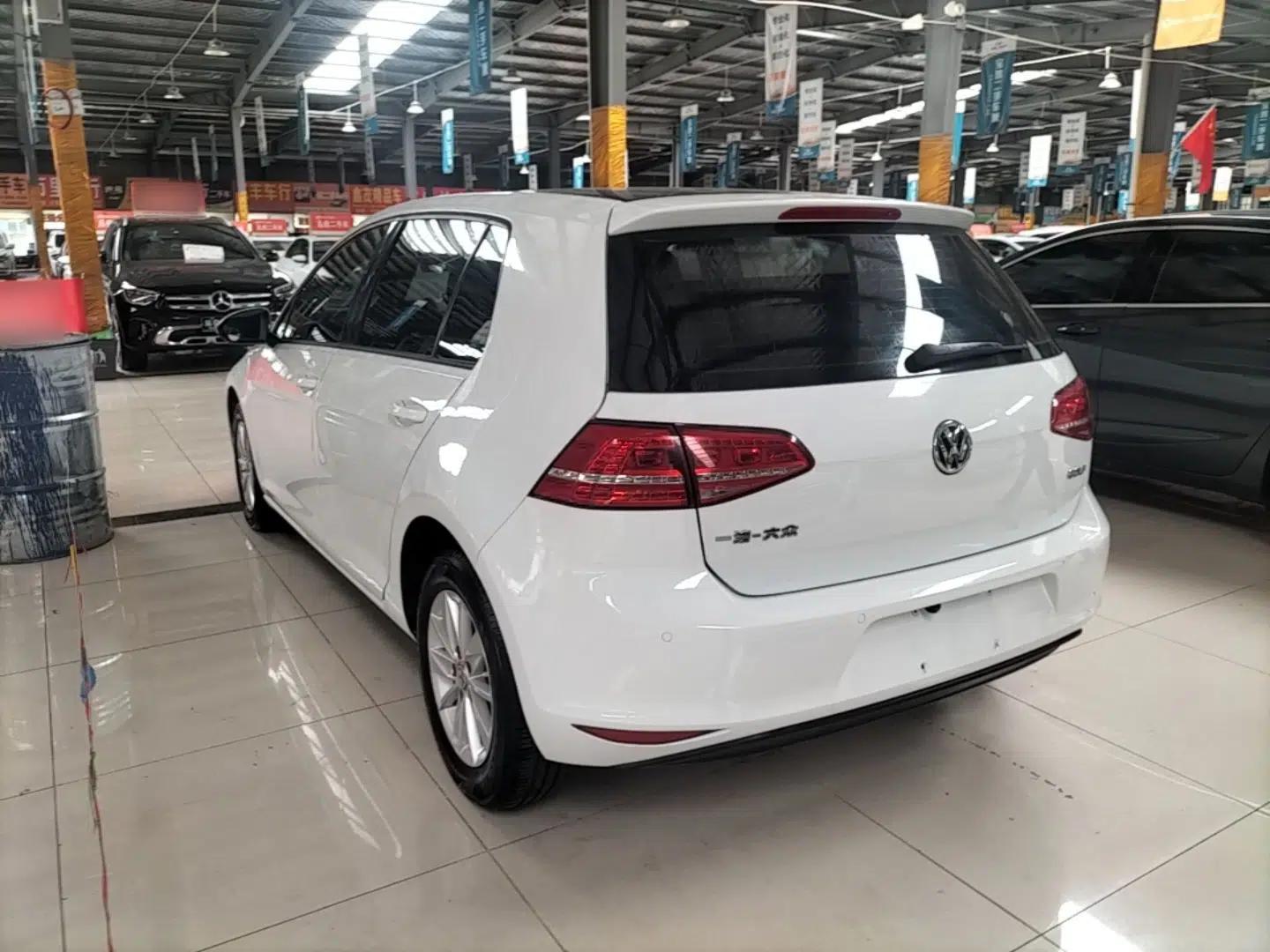 Volkswagen Golf 2016 1.6L Automatic Fashion Model — миниатюра 4