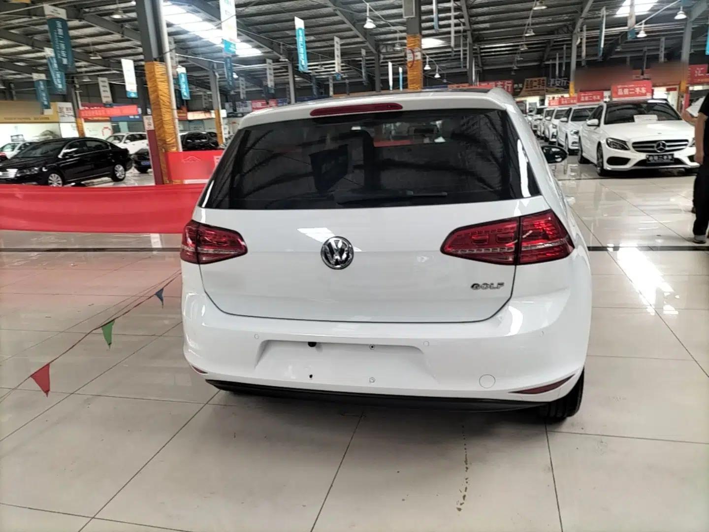 Volkswagen Golf 2016 1.6L Automatic Fashion Model — миниатюра 5