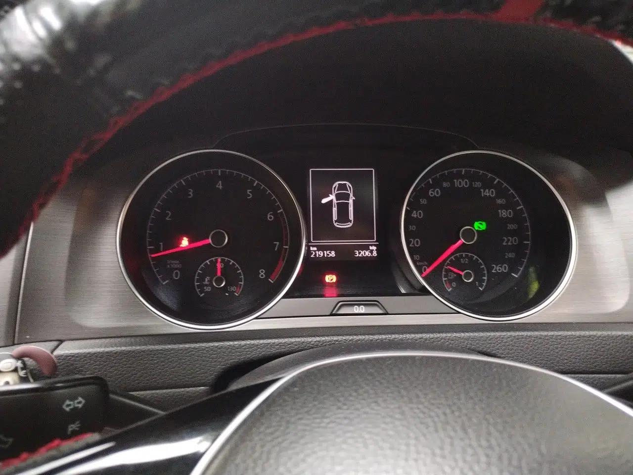 Volkswagen Golf 2016 230TSI Automatic Luxury Version — миниатюра 11