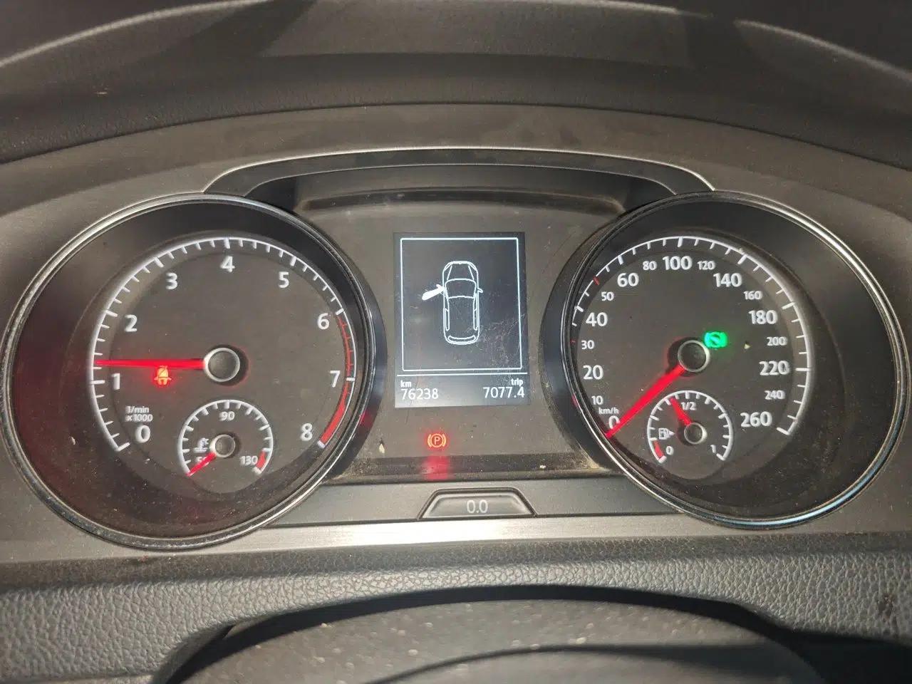 Volkswagen Golf 2015 1.6L Automatic Fashion Model — миниатюра 11