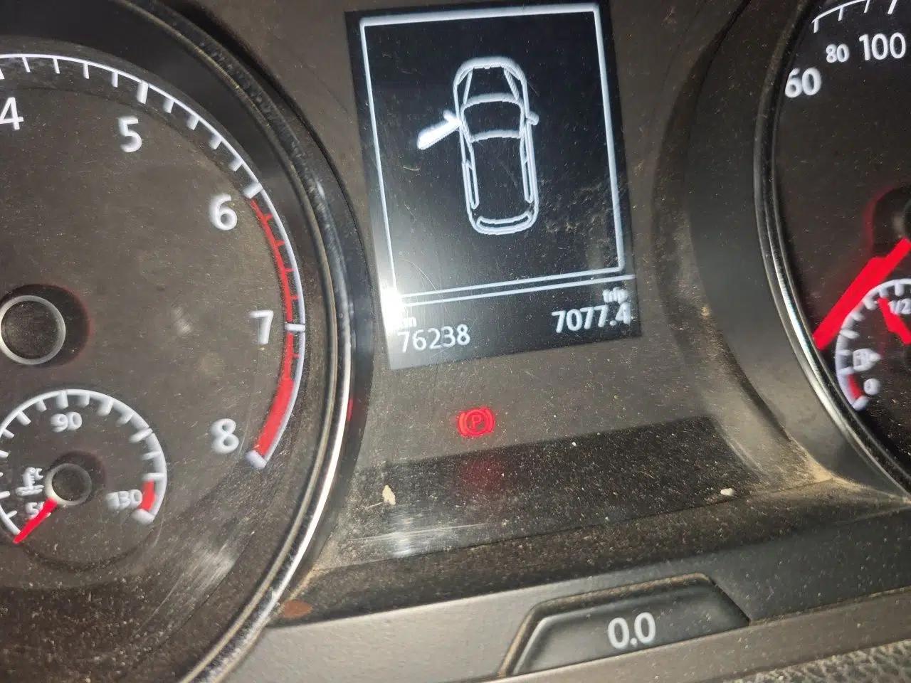 Volkswagen Golf 2015 1.6L Automatic Fashion Model — миниатюра 12