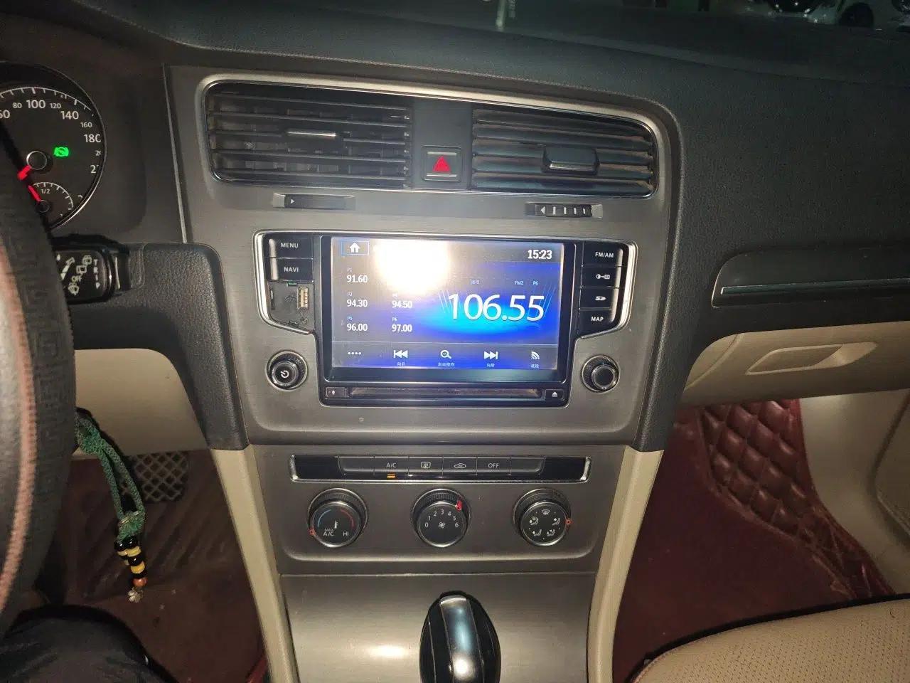 Volkswagen Golf 2015 1.6L Automatic Fashion Model — миниатюра 13
