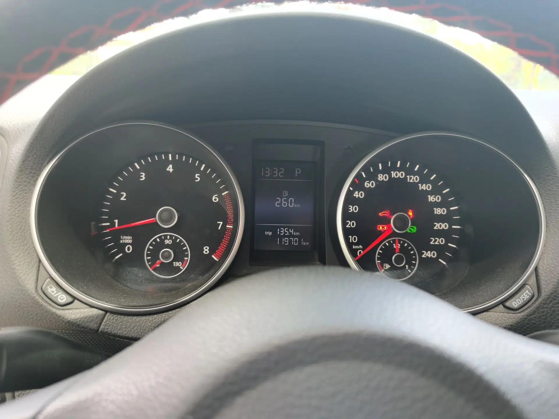 Volkswagen Golf 2012 1.6L Automatic Comfort Model — миниатюра 11