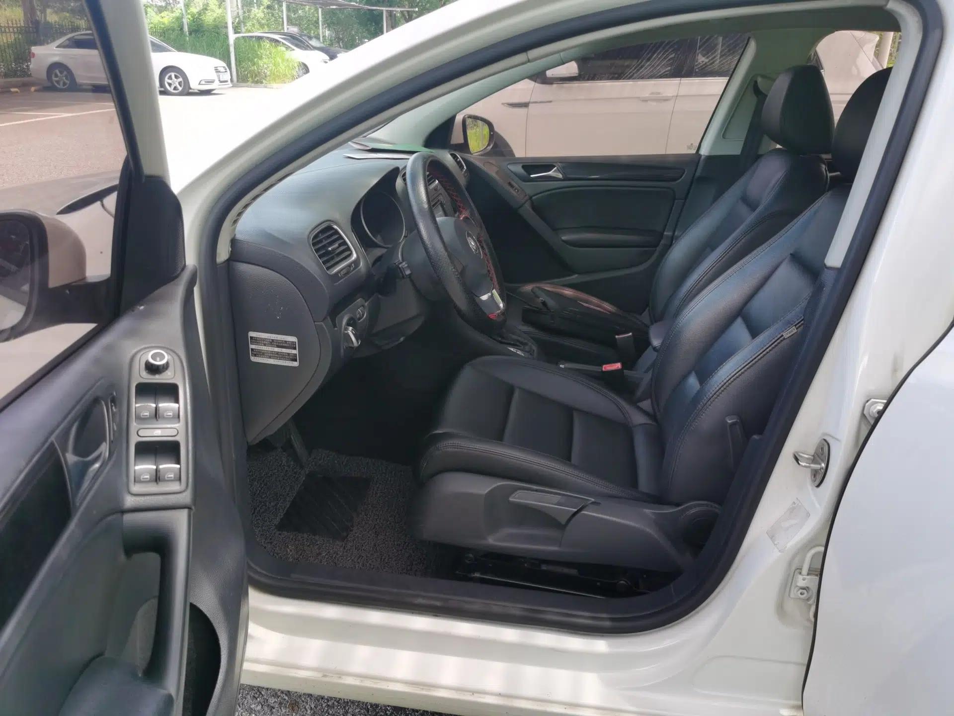 Volkswagen Golf 2012 1.6L Automatic Comfort Model — миниатюра 16