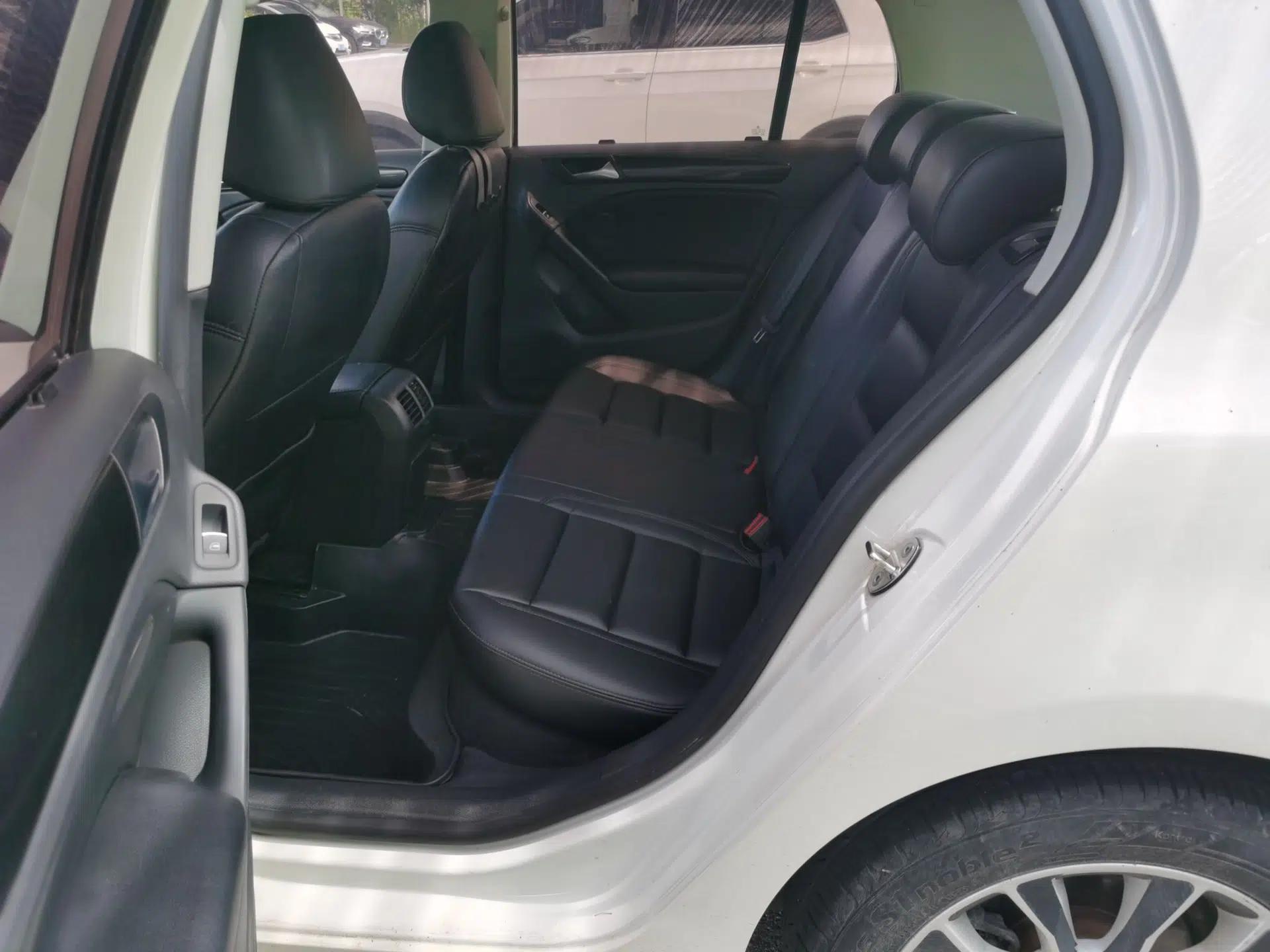 Volkswagen Golf 2012 1.6L Automatic Comfort Model — миниатюра 17