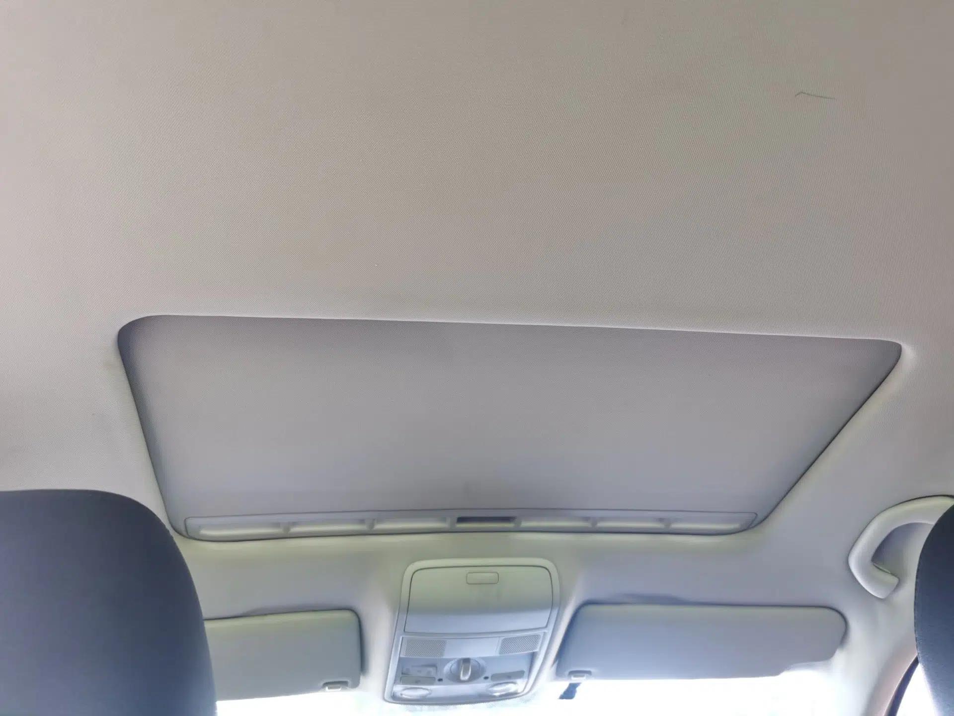 Volkswagen Golf 2012 1.6L Automatic Comfort Model — миниатюра 18