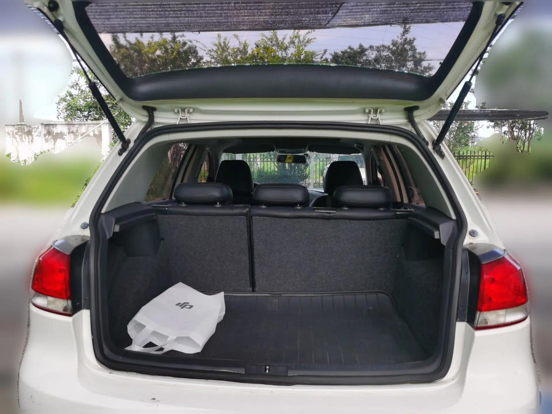 Volkswagen Golf 2012 1.6L Automatic Comfort Model — миниатюра 19