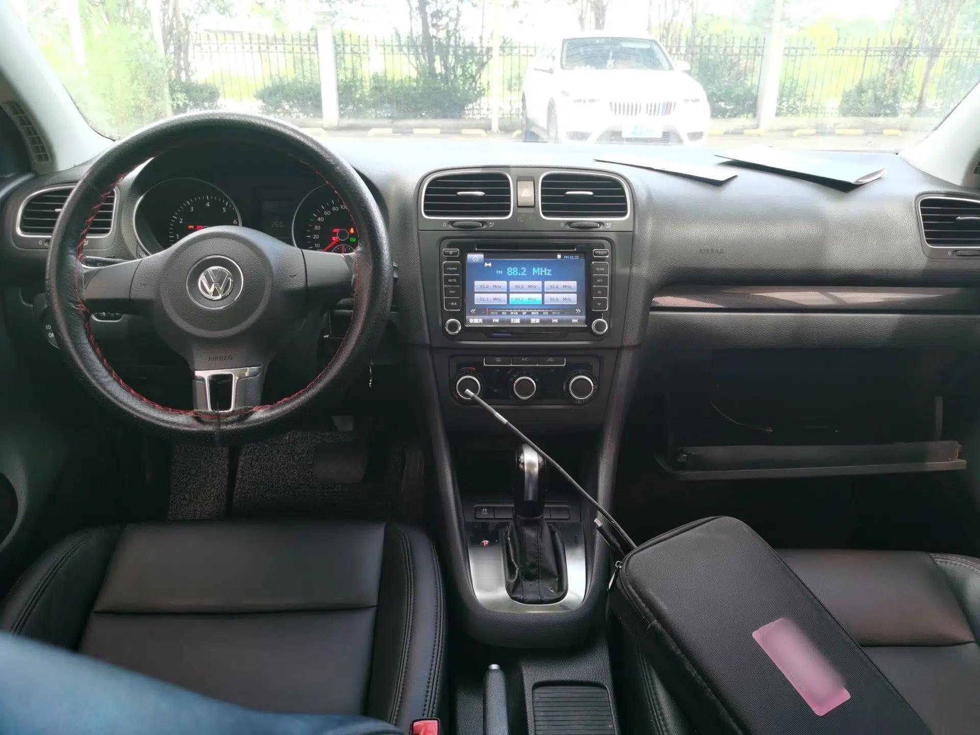Volkswagen Golf 2012 1.6L Automatic Comfort Model — миниатюра 9