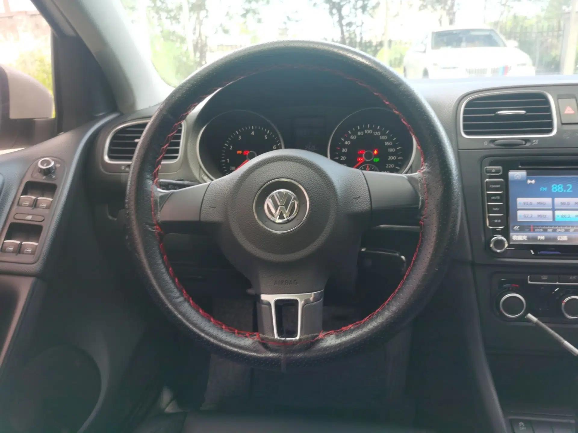 Volkswagen Golf 2012 1.6L Automatic Comfort Model — миниатюра 10