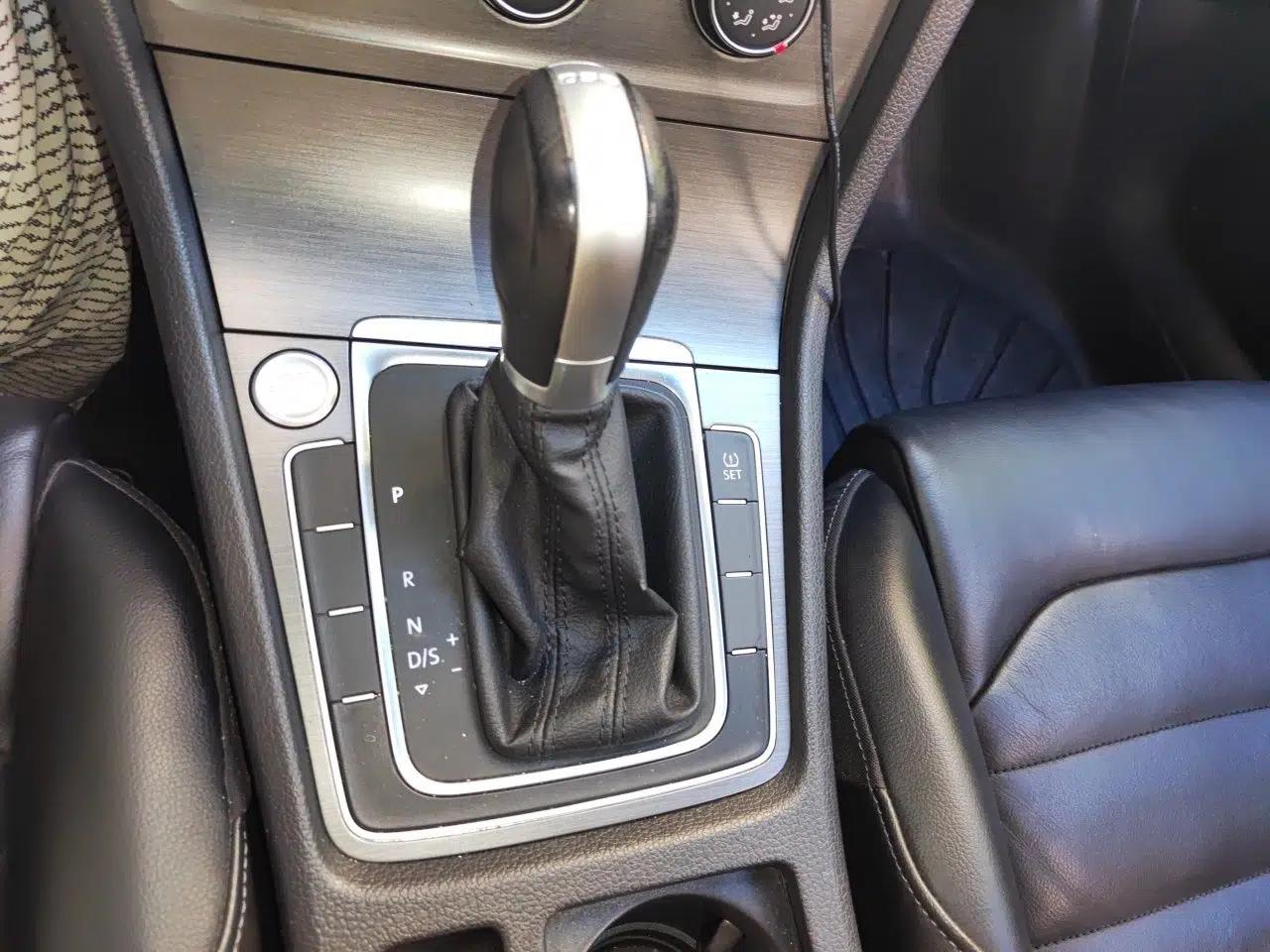 Volkswagen Golf 2015 1.4TSI Automatic Luxury Model — миниатюра 14