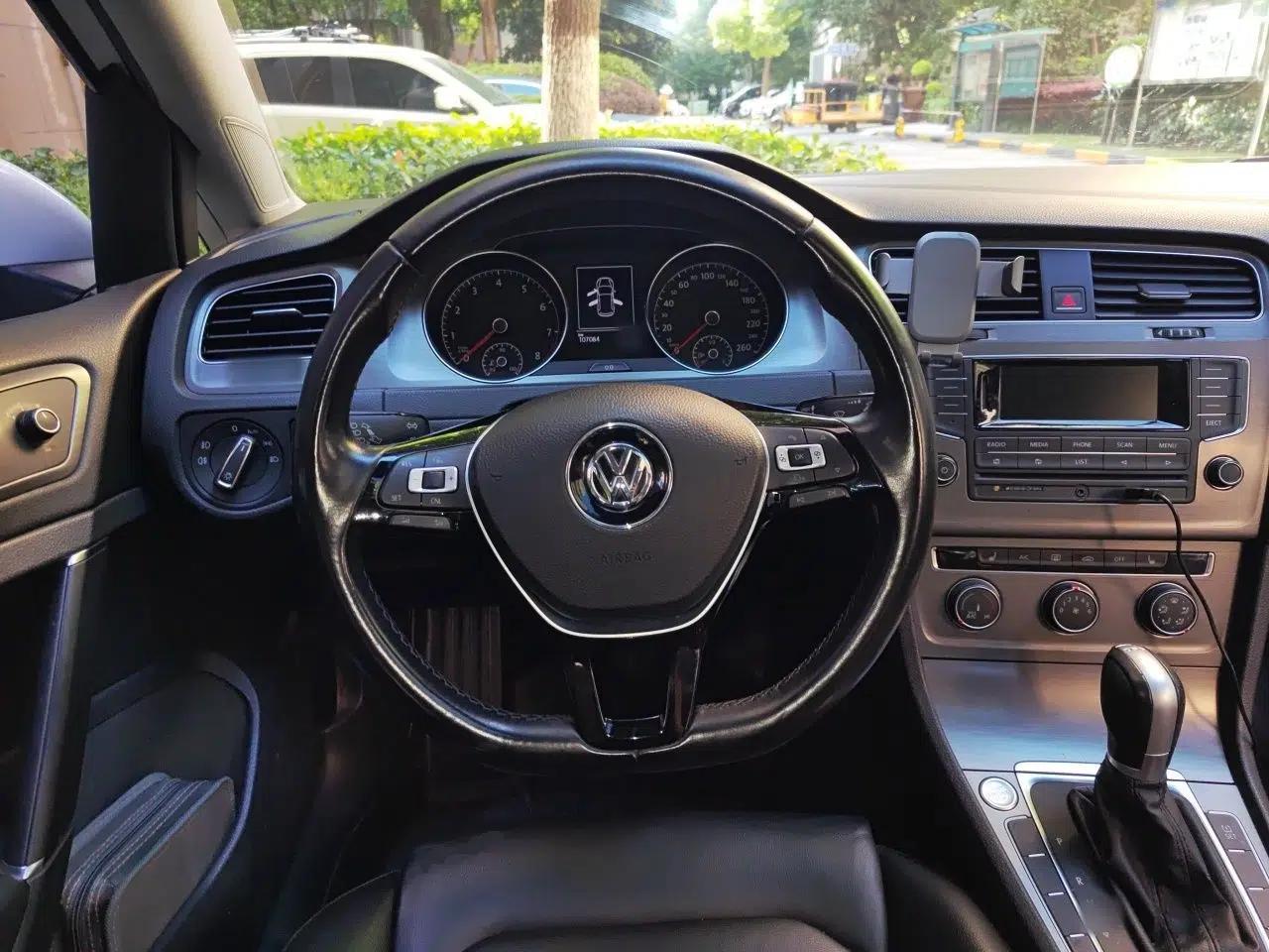 Volkswagen Golf 2015 1.4TSI Automatic Luxury Model — миниатюра 10
