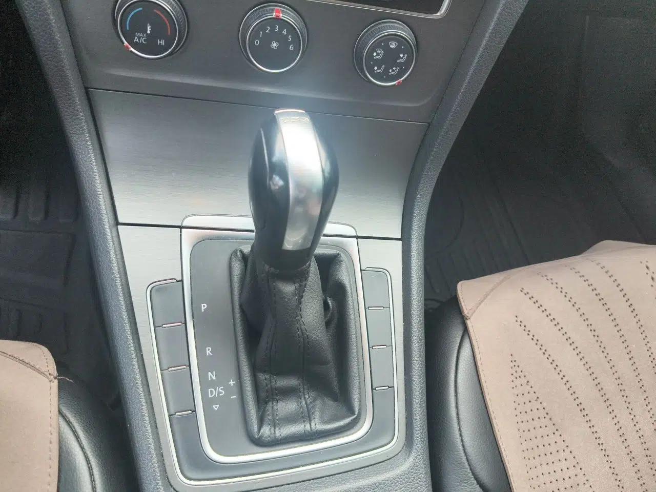 Volkswagen Golf 2016 230TSI Automatic Comfort Version — миниатюра 14