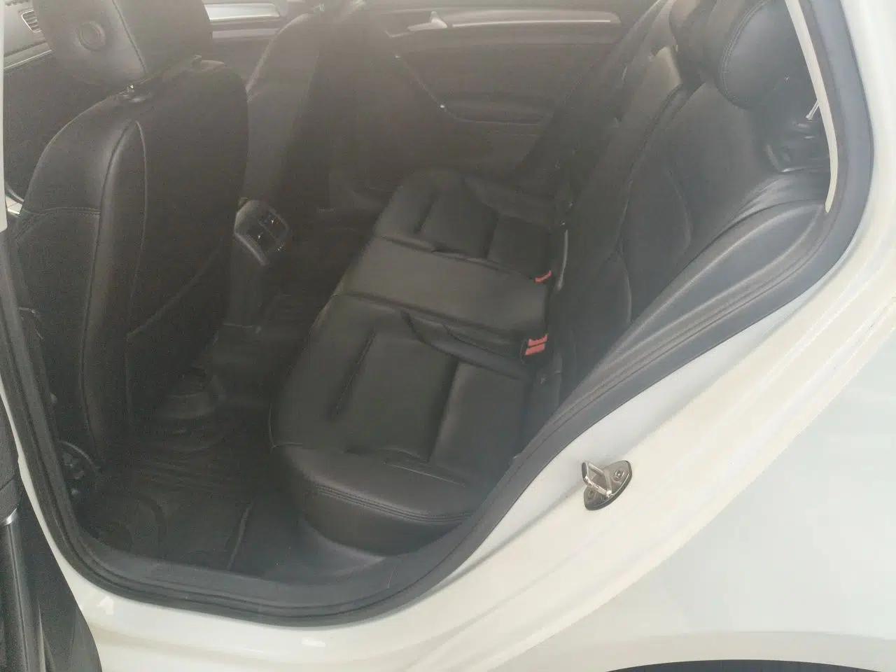 Volkswagen Golf 2016 230TSI Automatic Comfort Version — миниатюра 17