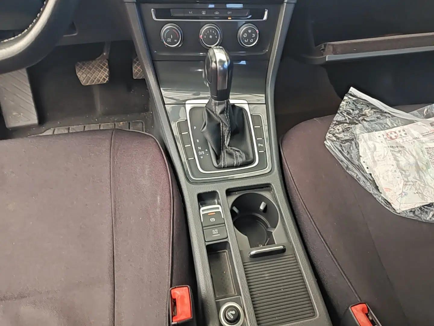 Volkswagen Golf 2016 230TSI Automatic Comfort Version — миниатюра 16