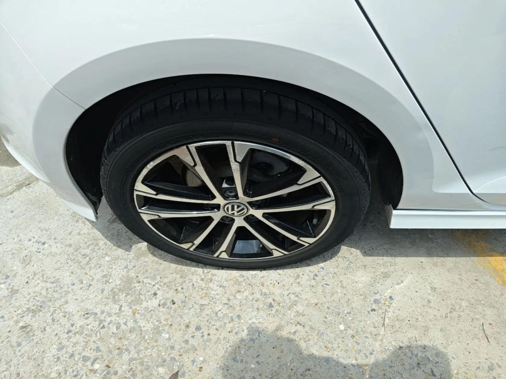 Volkswagen Golf 2017 280TSI Automatic R-Line Million-Vehicle Commemorative Edition — миниатюра 16