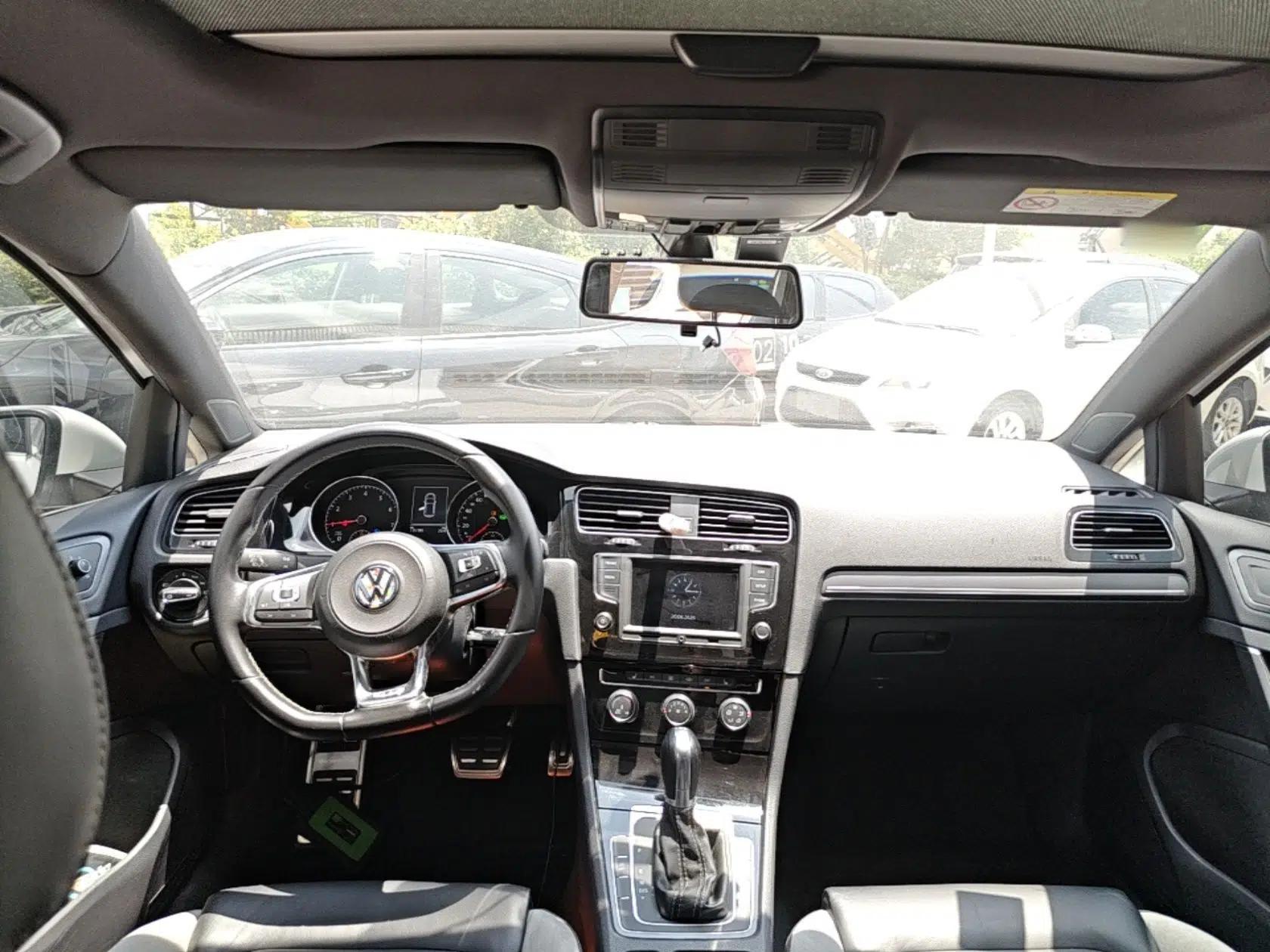 Volkswagen Golf 2017 280TSI Automatic R-Line Million-Vehicle Commemorative Edition — миниатюра 17