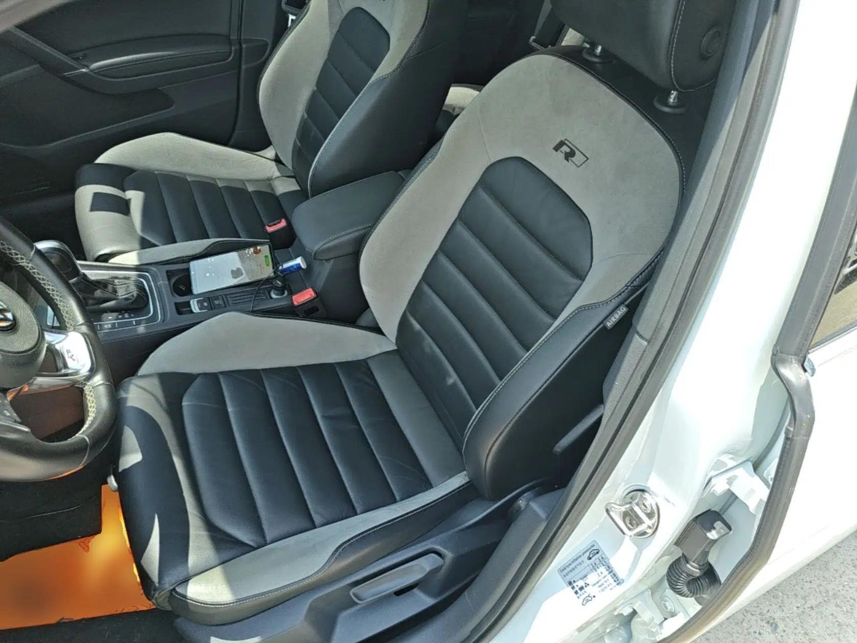 Volkswagen Golf 2017 280TSI Automatic R-Line Million-Vehicle Commemorative Edition — миниатюра 22