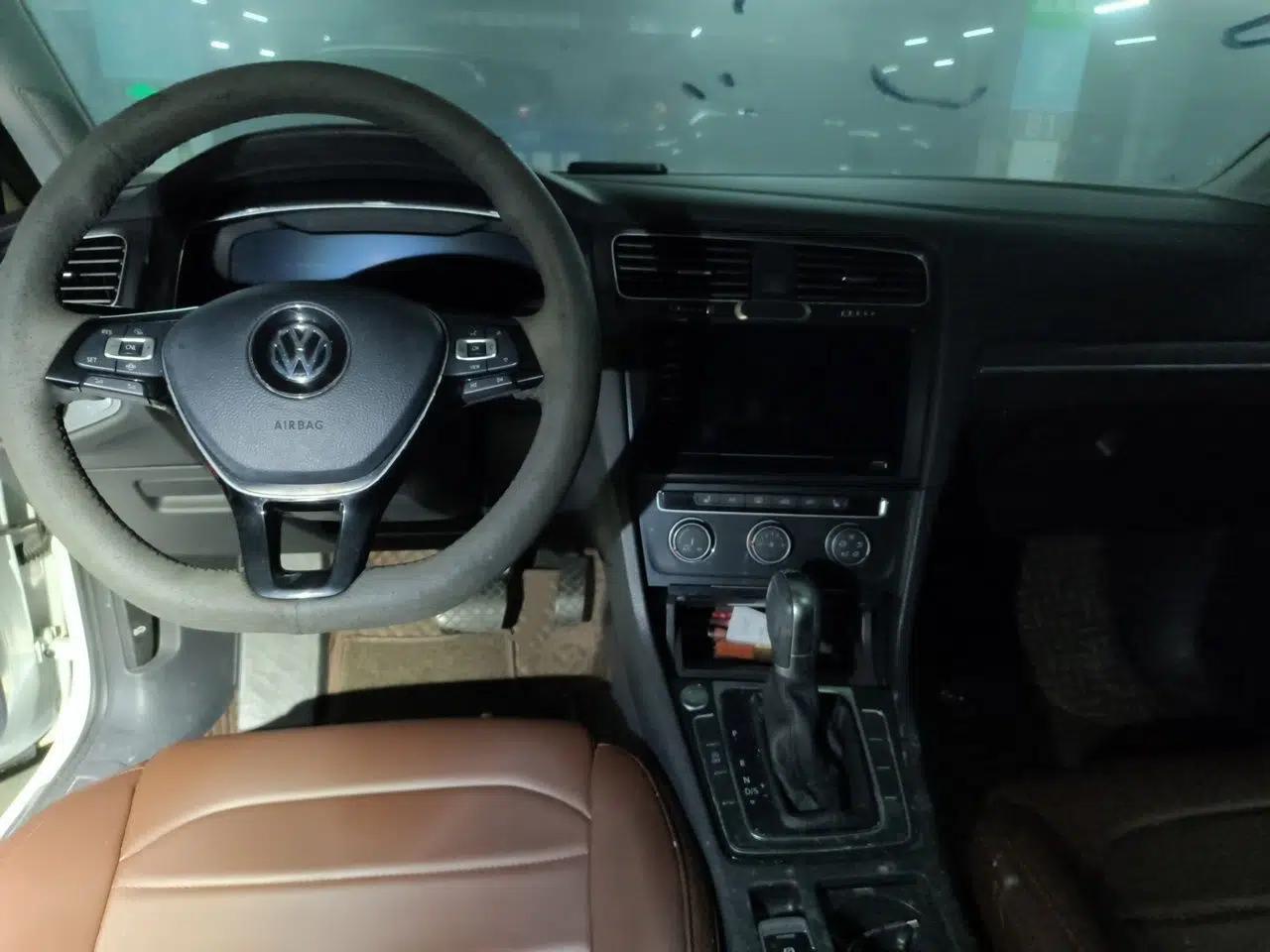 Volkswagen Golf 2020 Zhiai Edition 280TSI DSG Luxury Model — миниатюра 9